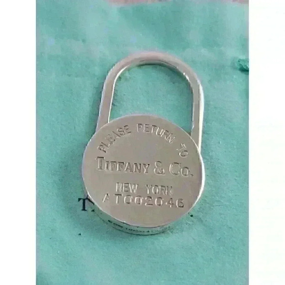 Tiffany & Co Vintage Sterling Silver Return to Tiffany Padlock Keyring - Picture 12 of 12